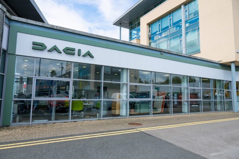 Dacia Cavan Blackstone Motors