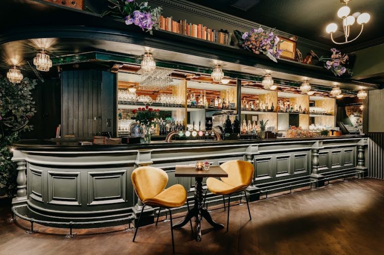 Percy French Cocktail lounge & food