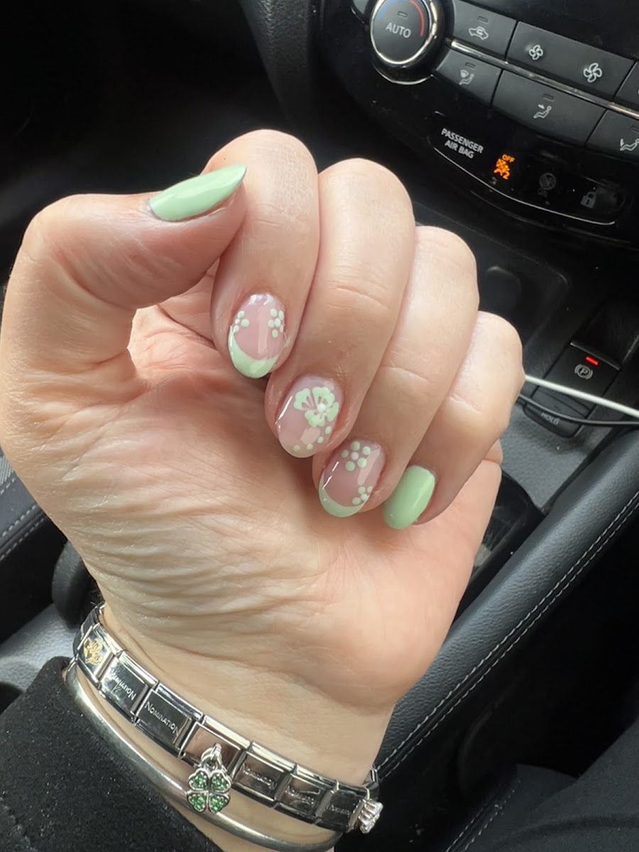 American Nails & Spa