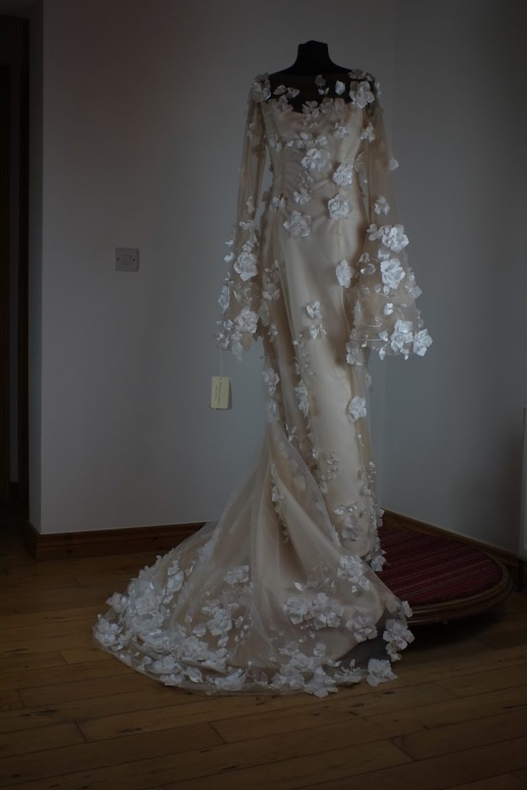 Barbara tailoring studio. Wedding and formal dresses.