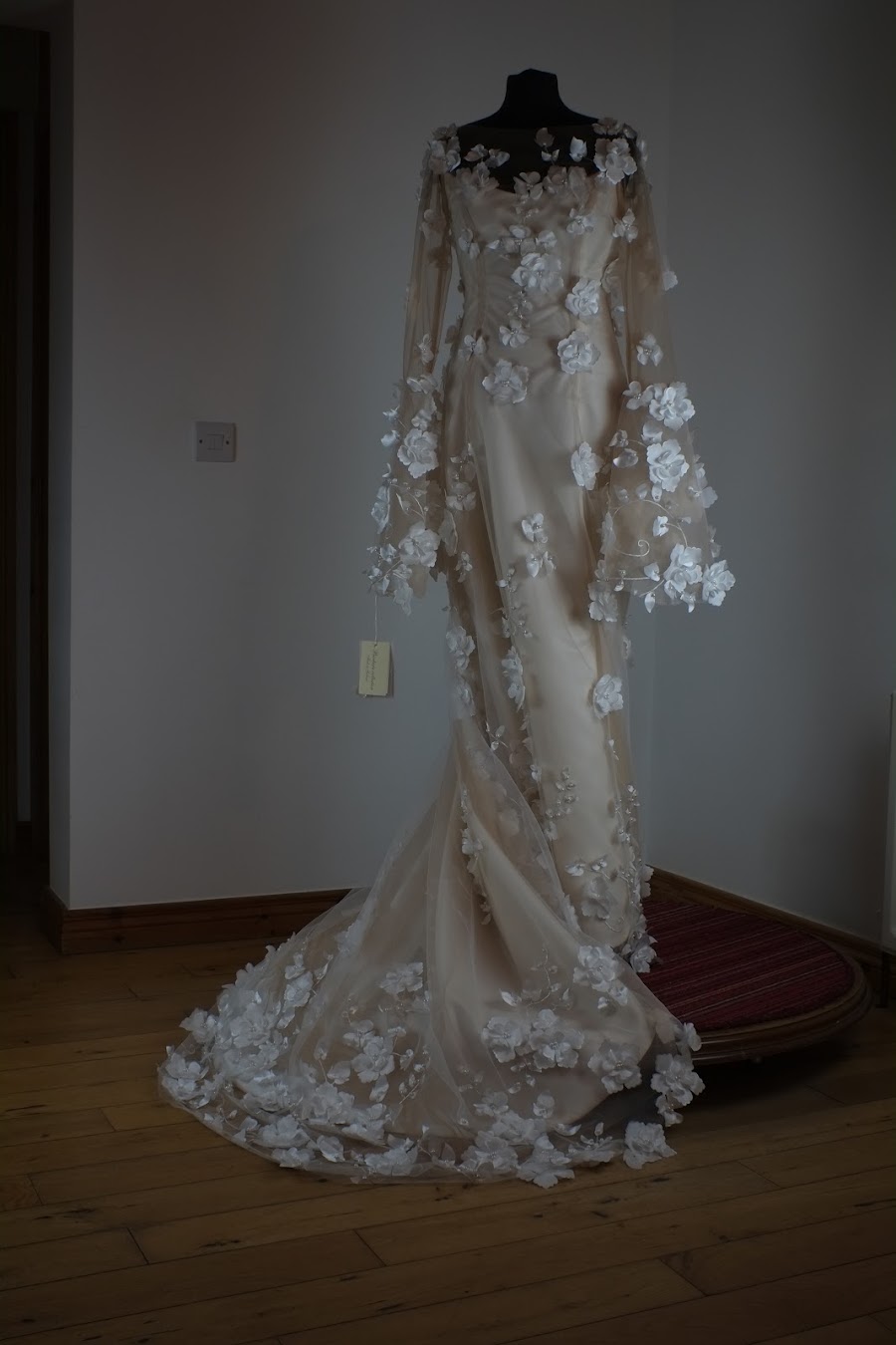 Barbara tailoring studio. Wedding and formal dresses.
