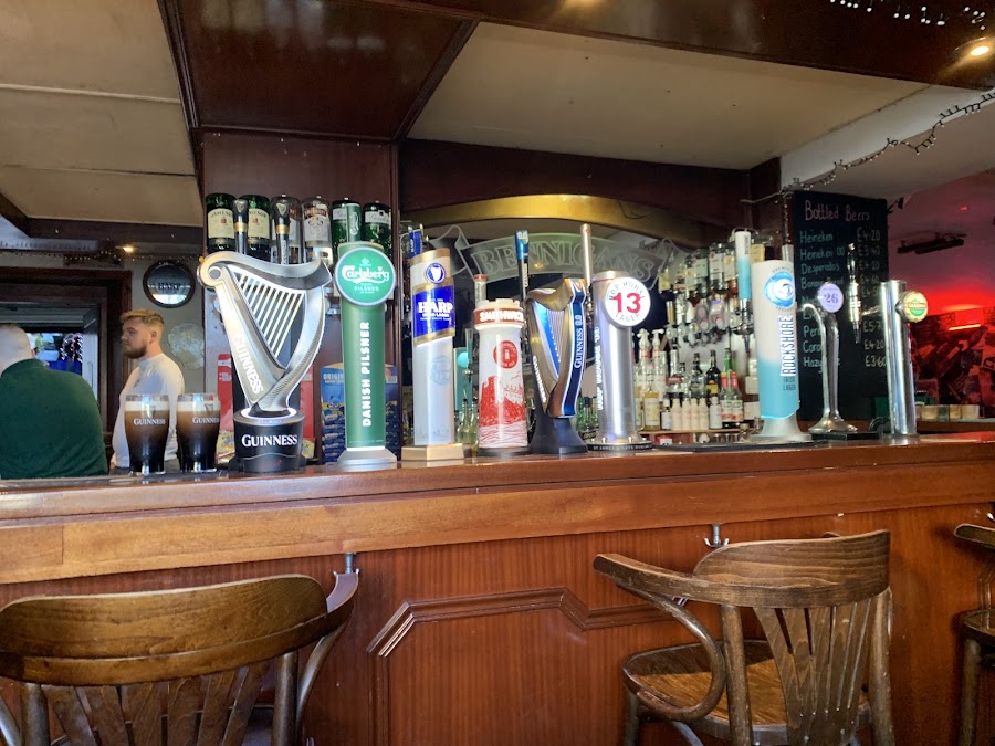 Bennigans Bar