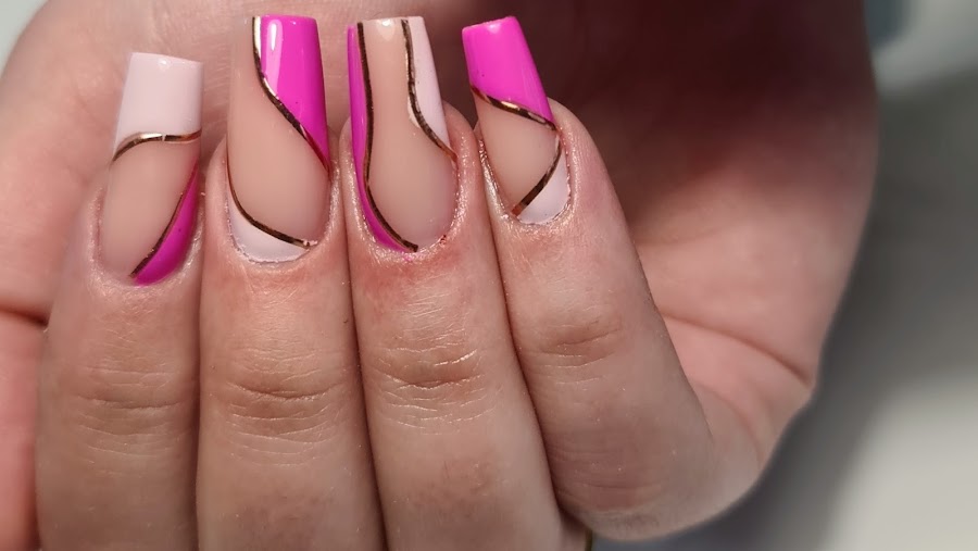 Deluxe Nail & Beauty