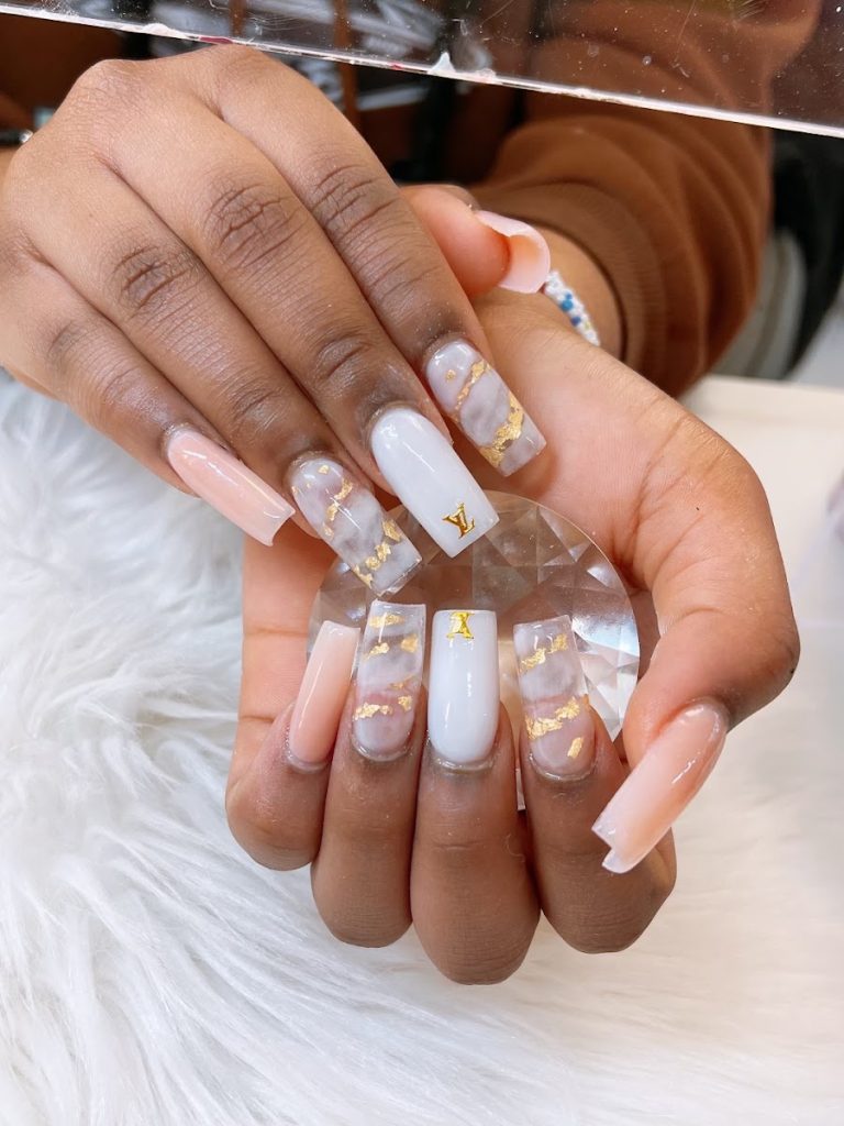 LAVISH NAIL CAVAN