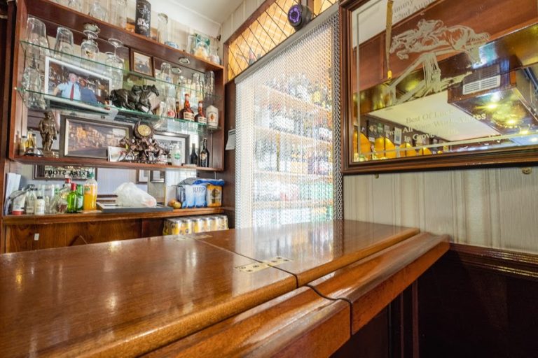McCaugheys Bar and Off Licence