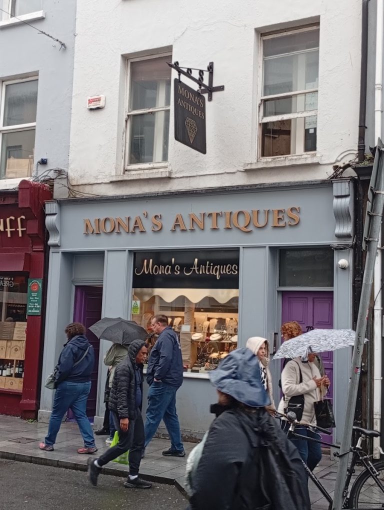 Mona’s Antiques