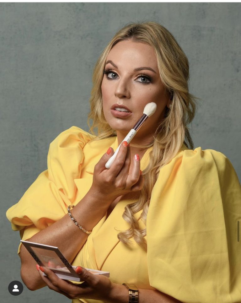 Naoimhs makeup