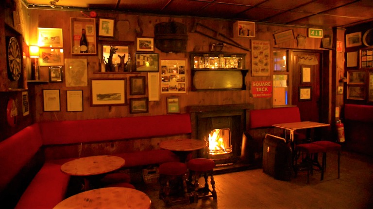 The Olde Glen Bar, Restaurant & Bia Box