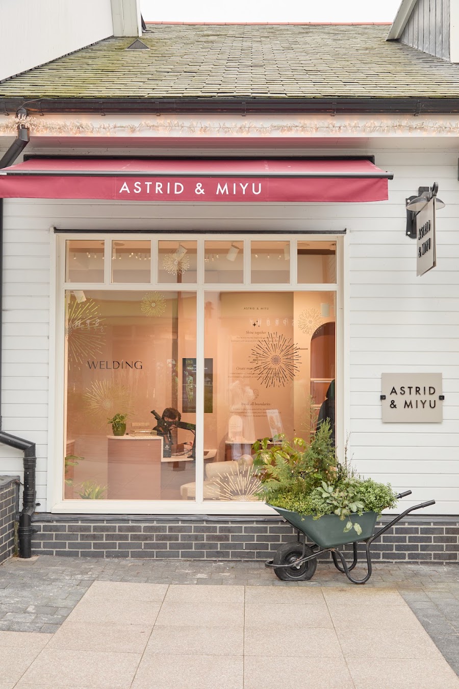 Astrid & Miyu | Kildare Village