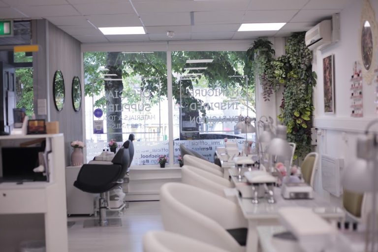 BORN TO SHINE/ NAILS & BEAUTY SALON