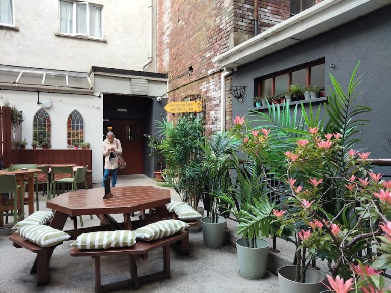 Dooley’s Dry Dock Bar