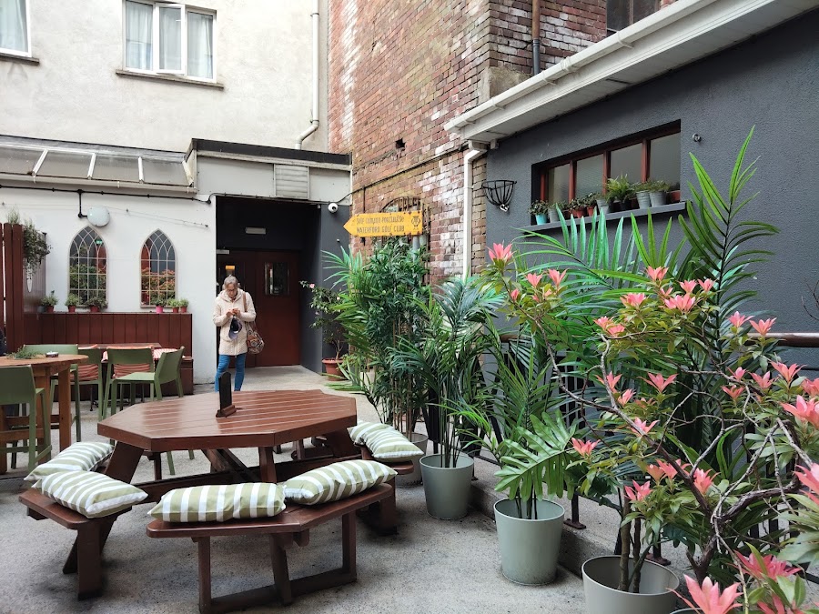 Dooley’s Dry Dock Bar