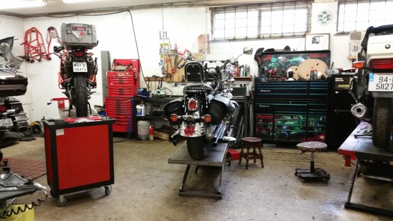 MUTTS NUTS MOTORCYCLES
