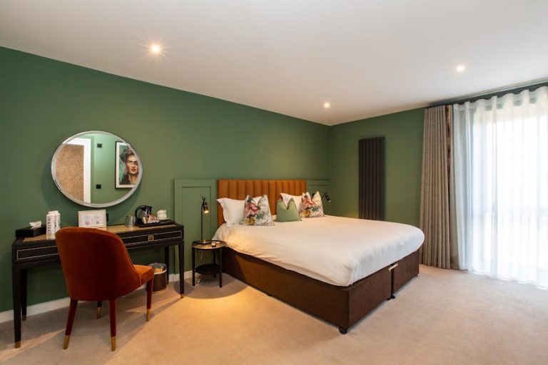 Silken Thomas & Accommodation