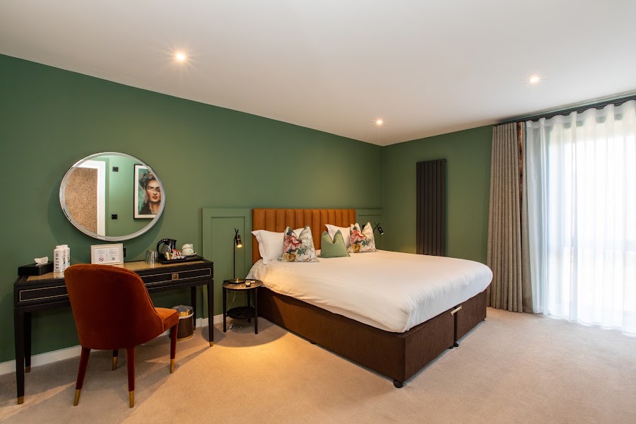 Silken Thomas & Accommodation