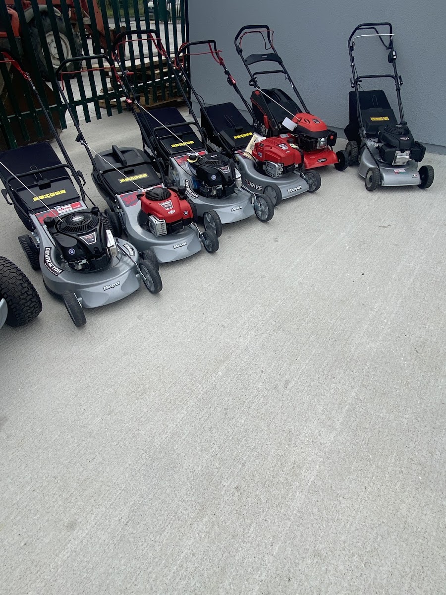 Trim chainsaw & lawnmower Center (Robert Pickard)